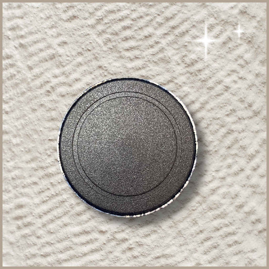 Achterkant van een ronde gepersonaliseerde fotomagneet van 38 mm.