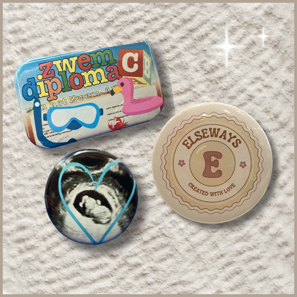 Overzicht van de drie gepersonaliseerde foto buttons van Elseways: 38 mm, 59 mm en rechthoekig.