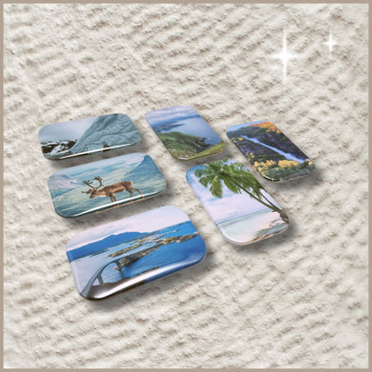 Productfoto van een set van zes gepersonaliseerde rechthoekige fotomagneten (68x44mm) daarop vakantiefoto's van natuur.