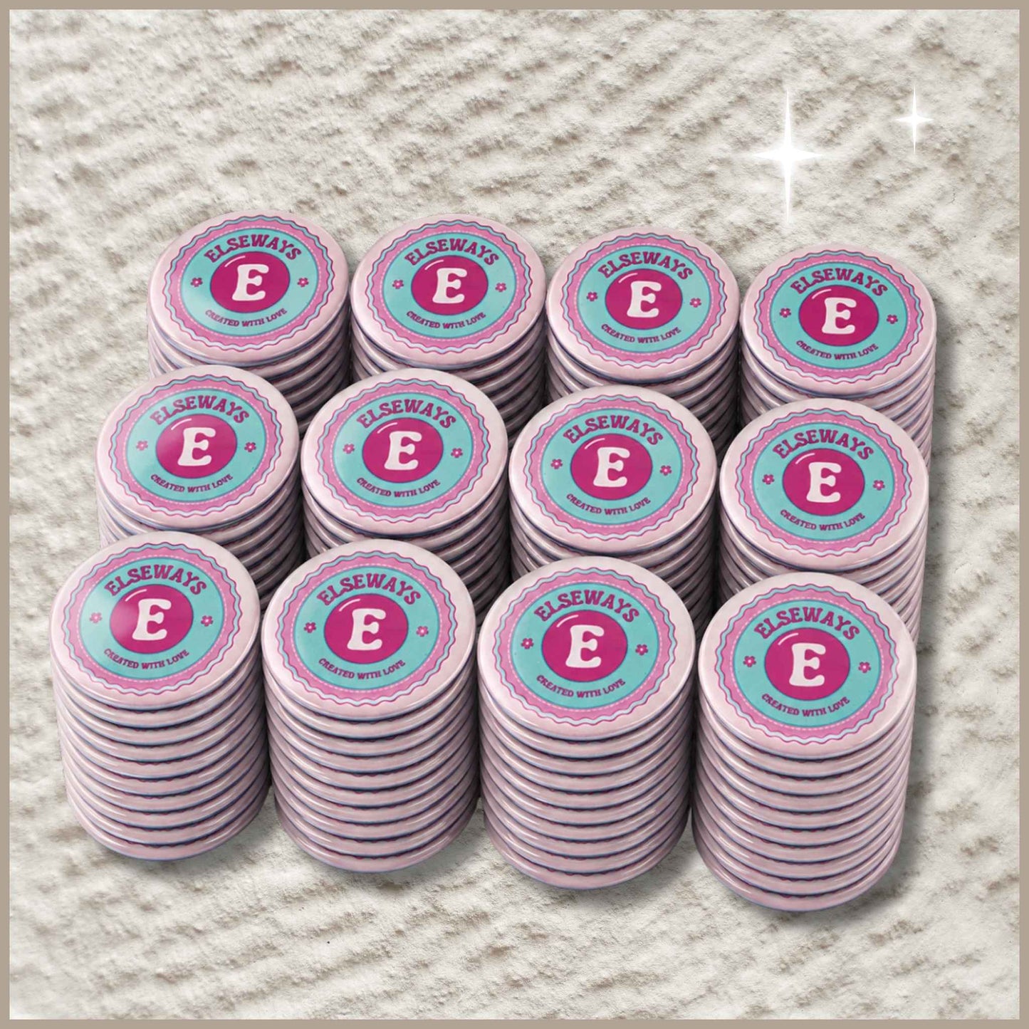 Grote set ronde magneten van 59 mm met het Elseways-logo, verdeeld over twaalf stapeltjes